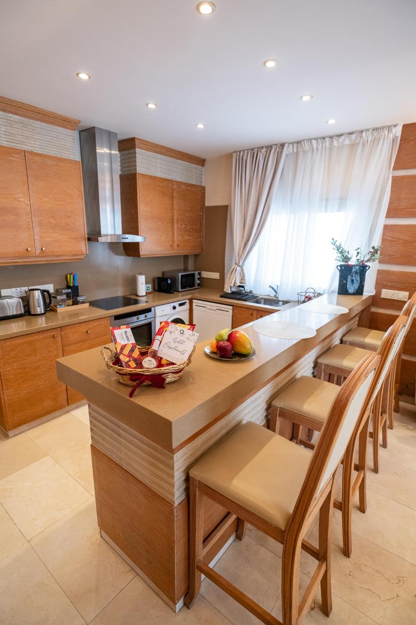 Quattro Beachfront Sea View Ap 4 Larnaka Exterior foto