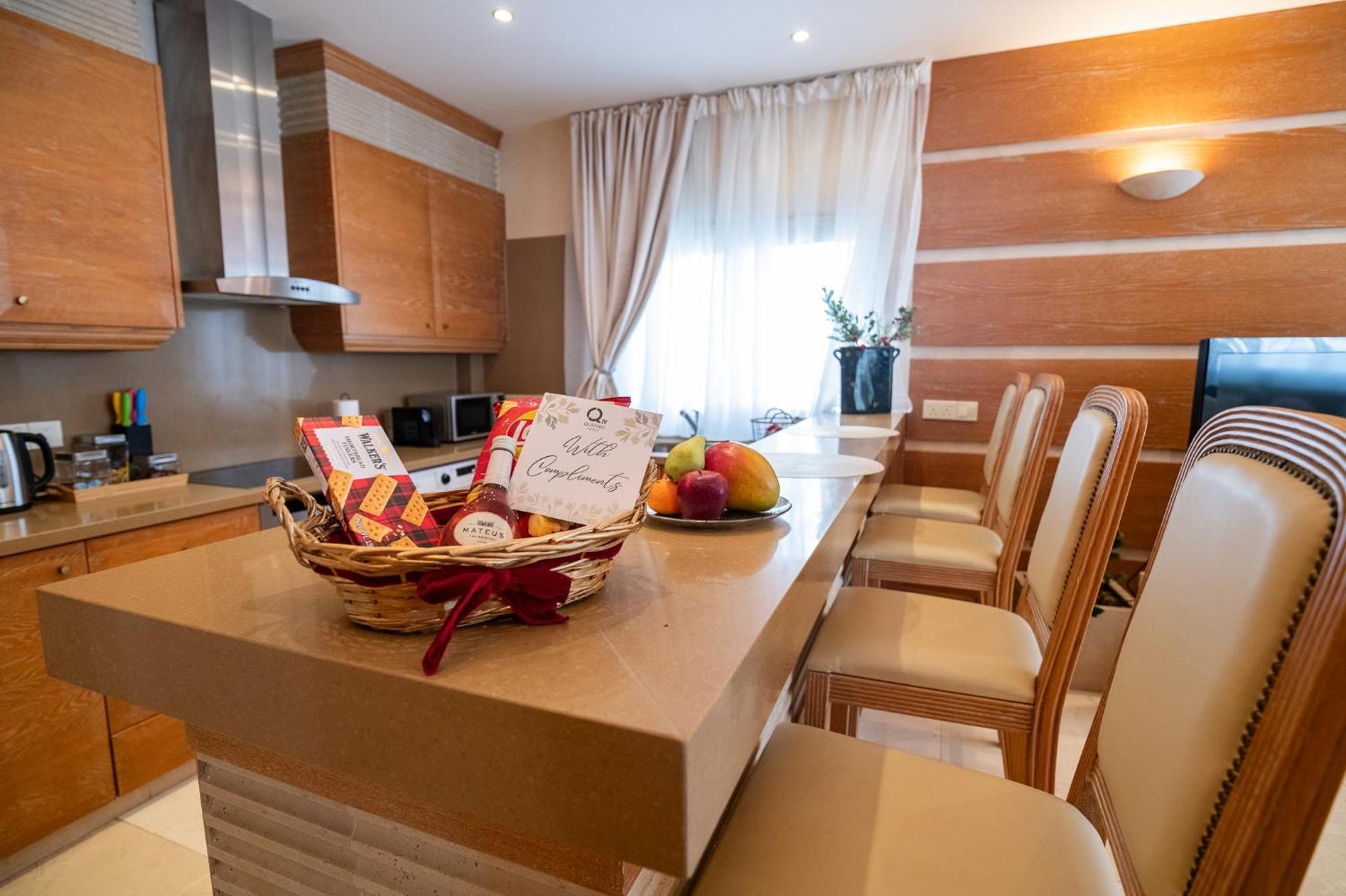 Quattro Beachfront Sea View Ap 4 Larnaka Exterior foto