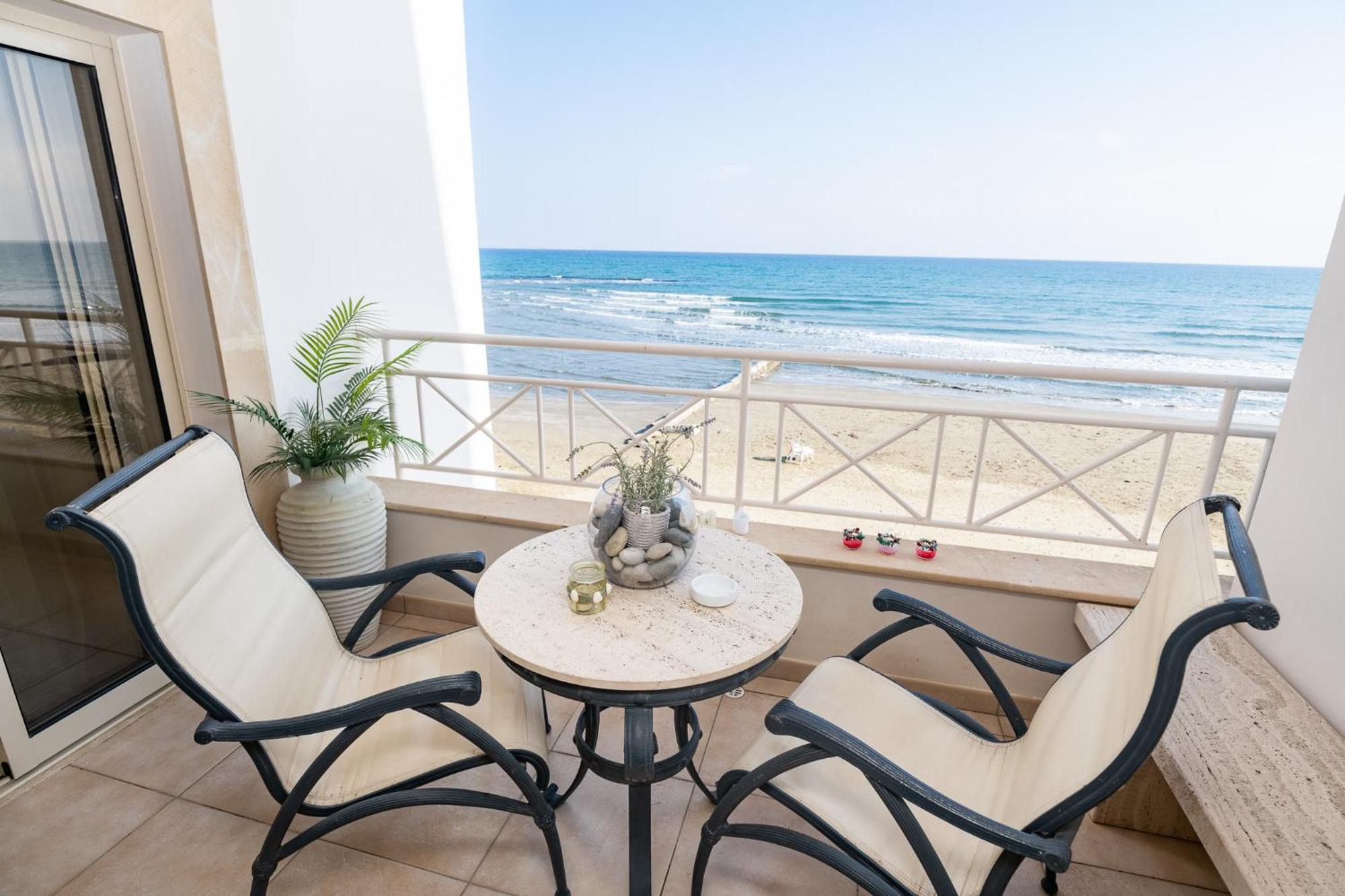 Quattro Beachfront Sea View Ap 4 Larnaka Exterior foto
