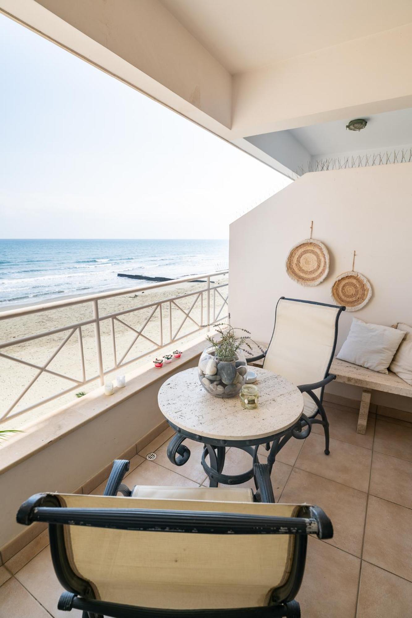 Quattro Beachfront Sea View Ap 4 Larnaka Exterior foto