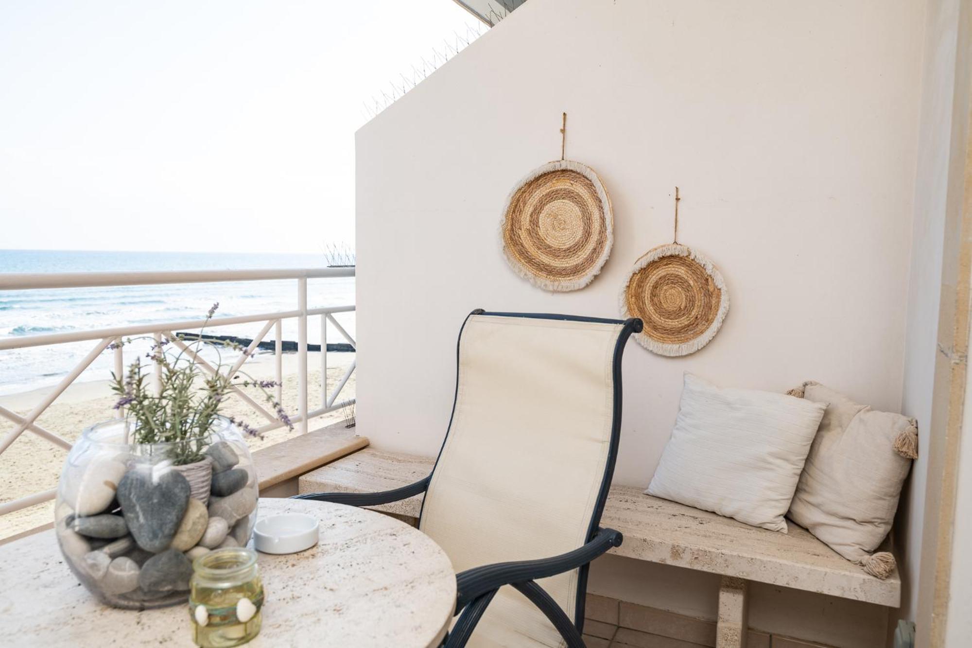 Quattro Beachfront Sea View Ap 4 Larnaka Exterior foto