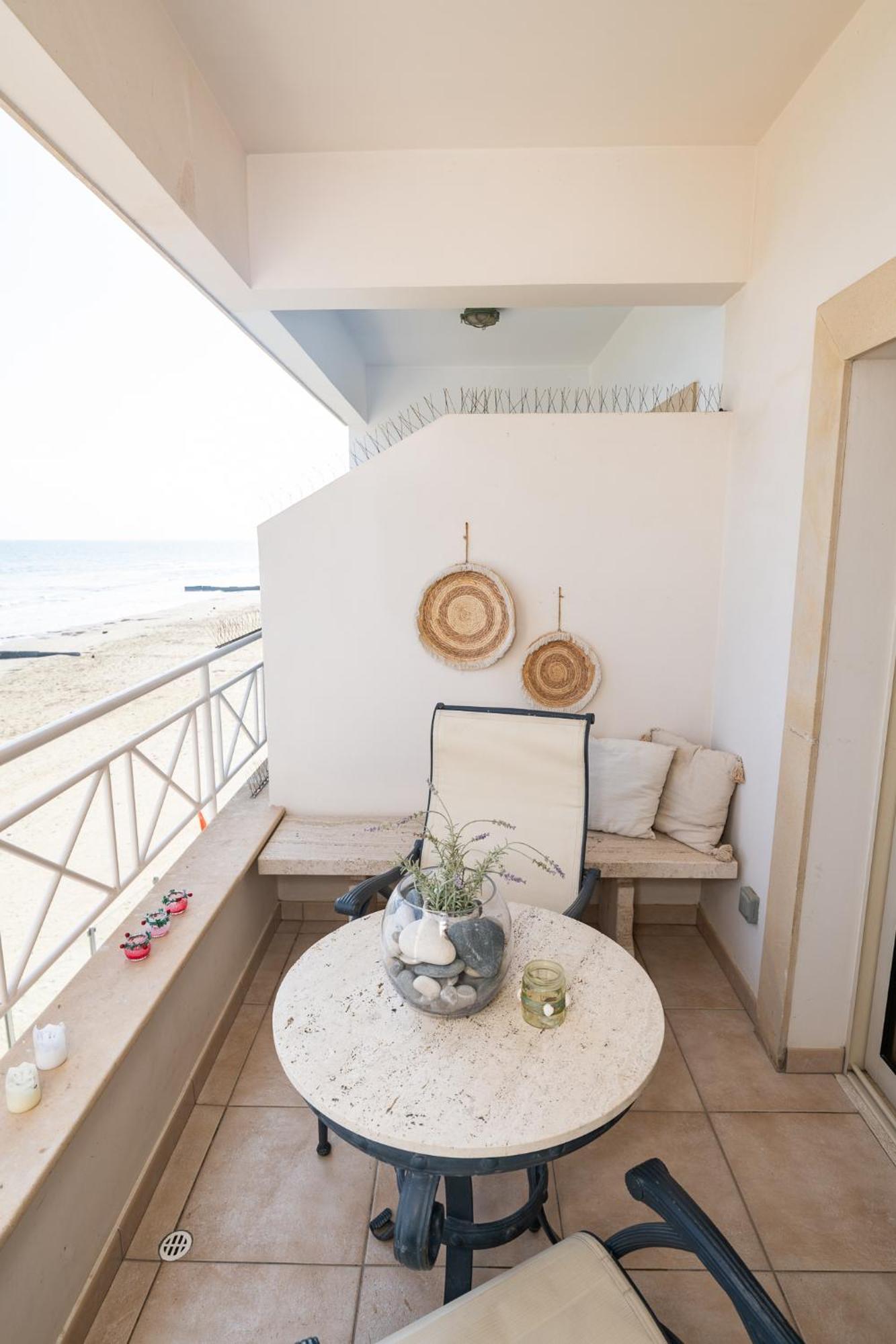 Quattro Beachfront Sea View Ap 4 Larnaka Exterior foto