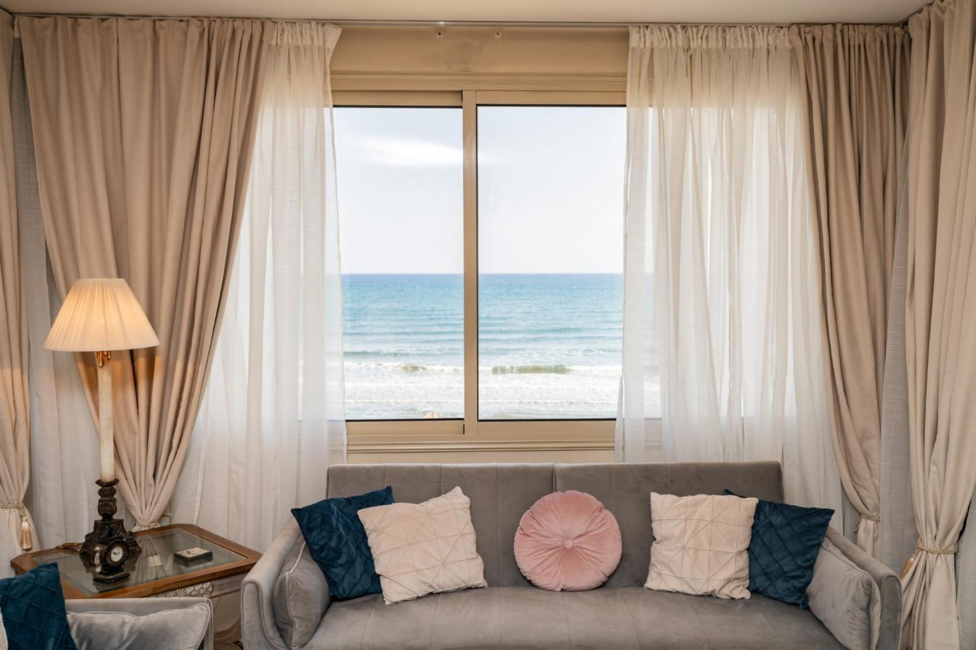 Quattro Beachfront Sea View Ap 4 Larnaka Exterior foto